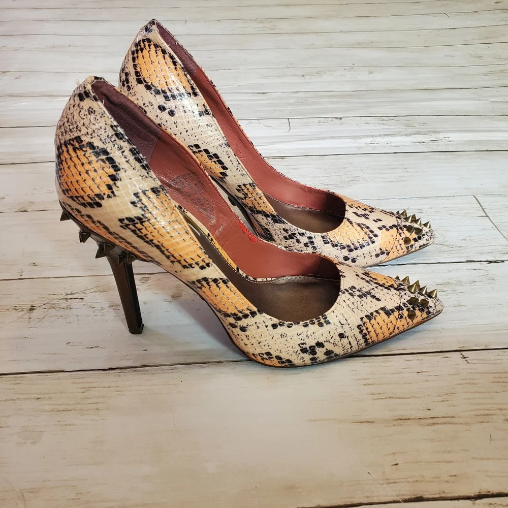 RACHEL Rachel Roy spiked studded snake skin heels pink orange‎ peach